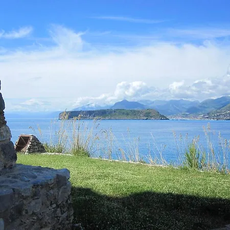 With One Bedroom In Atrigna With Wonderful Sea View And Furnished Terrace 2 Km From The Beach Apartmán San Nicola Arcella