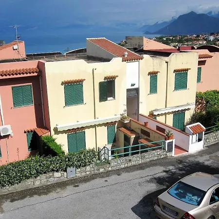 With One Bedroom In Atrigna With Wonderful Sea View And Furnished Terrace 2 Km From The Beach Apartmán *